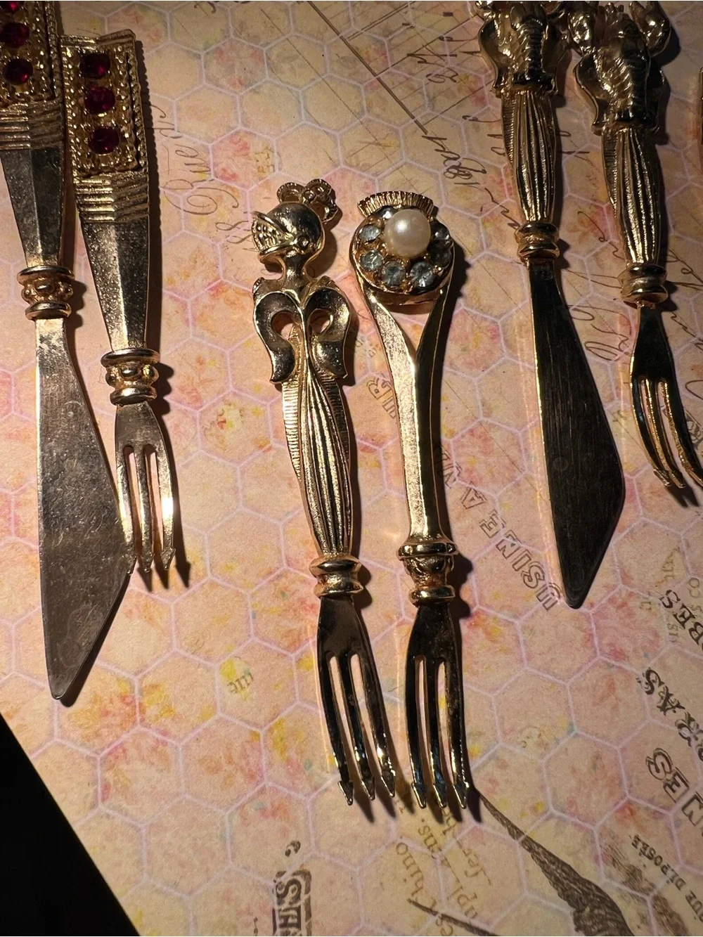 Vintage Gold-Tone Decorative Appetizer Knives and Forks Set no damage detected